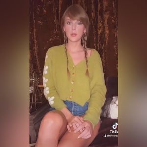 Taylor Swift! Levi's Green Audrey Cozy Cardigan Floral Retro, Size L